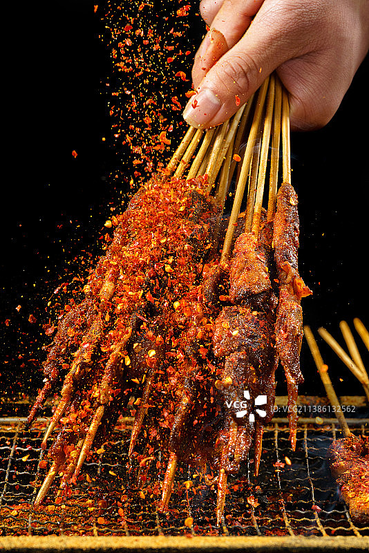 海鲜生鲜鱼蛏子鲍鱼八爪鱼小墨鱼酱料蒜蓉生蚝烤串图片素材