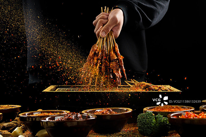 海鲜生鲜鱼蛏子鲍鱼八爪鱼小墨鱼酱料蒜蓉生蚝烤串图片素材