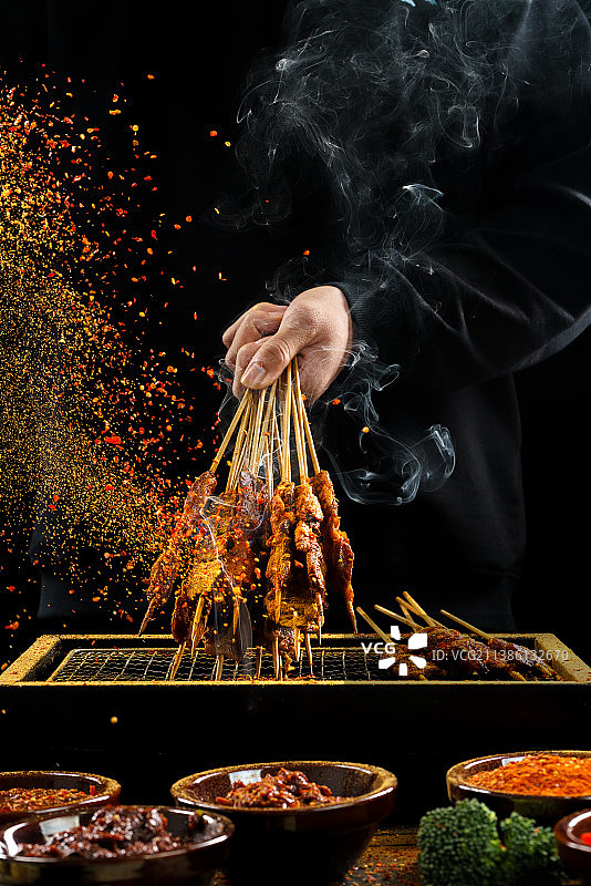 海鲜生鲜鱼蛏子鲍鱼八爪鱼小墨鱼酱料蒜蓉生蚝烤串图片素材