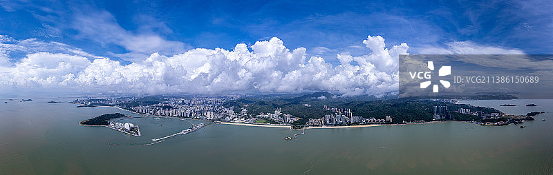 蓝天白云下的珠海画卷图片素材