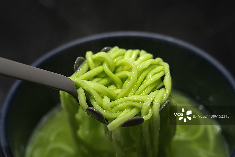 圣诞树面制作食材与过程展示图片素材