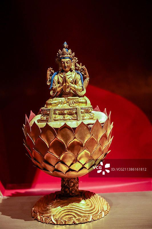 清代鎏金四臂观音铜像图片素材