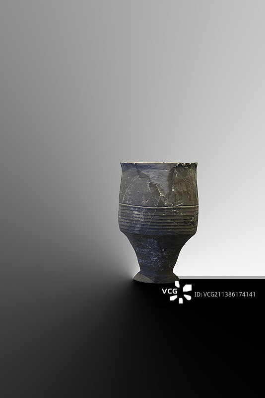 新石器仰韶文化时期郑州大河村人使用的陶杯图片素材