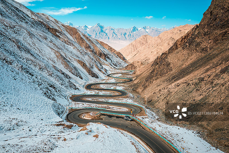 新疆帕米尔高原塔什库尔干盘龙古道雪山公路自然风光图片素材