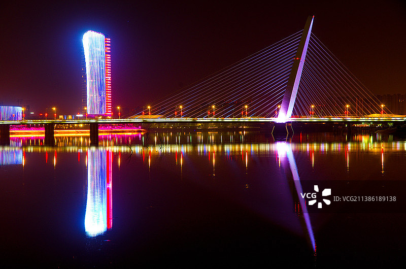 西安灞河彩虹桥和浐灞夜景图片素材