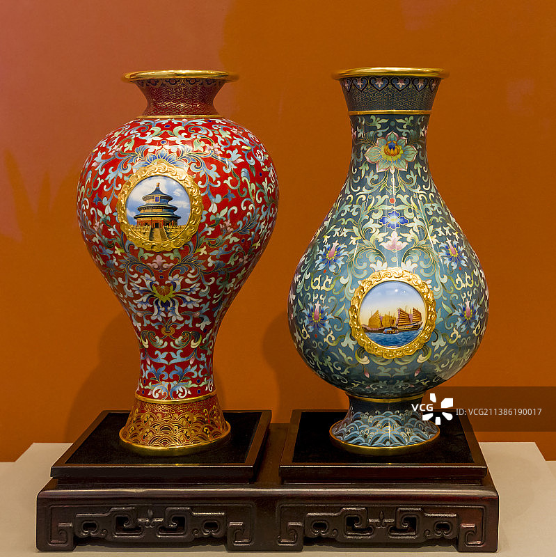 北京中央礼品文物管理中心-2018年景泰蓝-和合共生-对瓶-对外赠礼图片素材