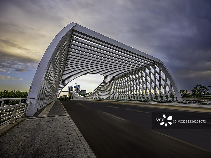 北京温榆河网格桥汽车广告背景图片素材