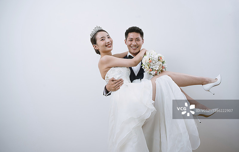 浪漫的新婚夫妇图片素材