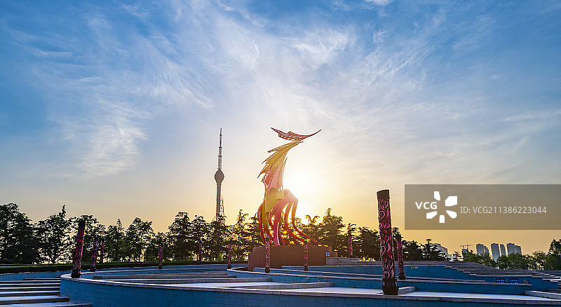 山东省临沂市凤凰广场日出风景图片素材
