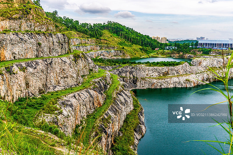 石牙顶天坑图片素材