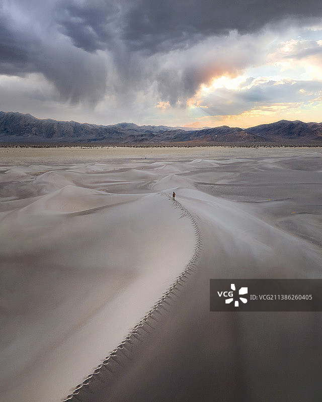 加利福尼亚州日落时分的沙漠风光，美国图片素材