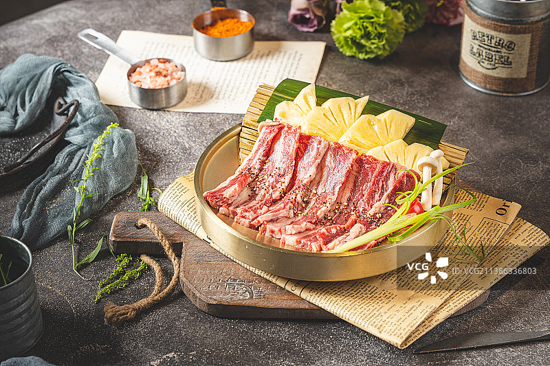 韩式烤肉 烤肉 配菜 素菜 荤菜 西餐 蘸酱 复古风 乡村风 田园风 烤肉 烧烤配菜 烤肉原料图片素材