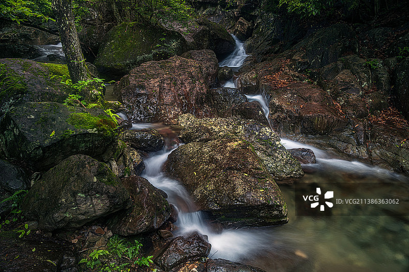 宁波中坡山森林公园雨后山涧流水图片素材
