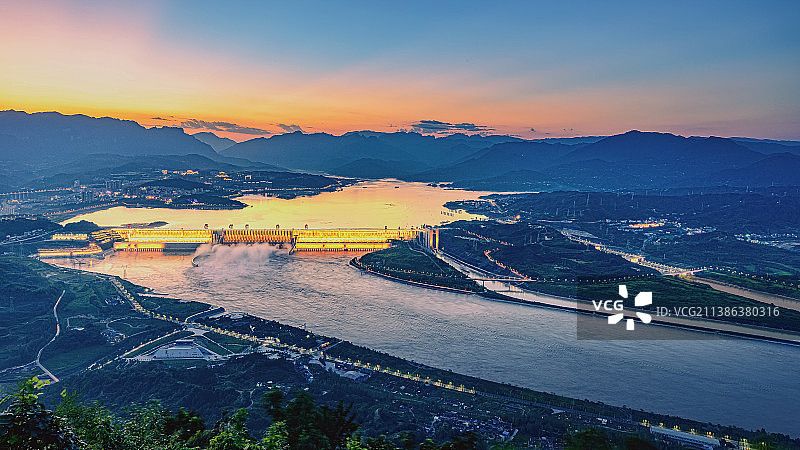 长江三峡水利枢纽工程——三峡大坝暮色图片素材