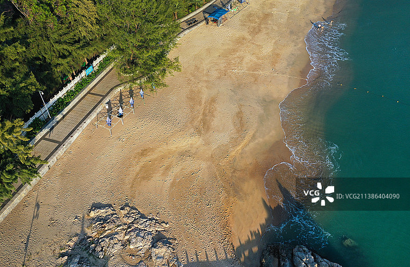 广东省深圳市大鹏新区沙鱼涌沙滩航拍图片素材