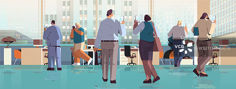 使用电子设备的商务人士图片素材