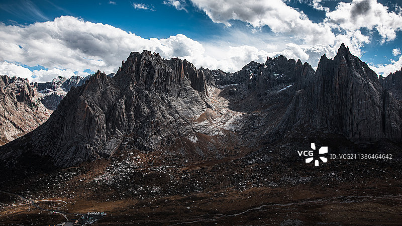 莲宝叶则石头山图片素材