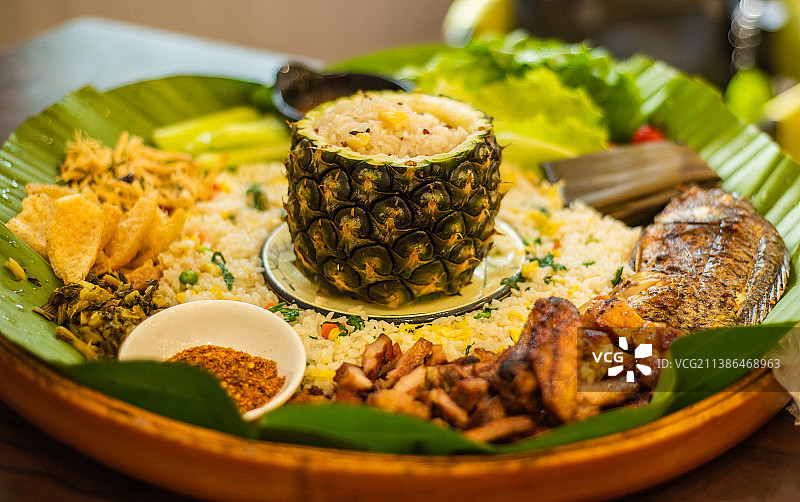 云南西双版纳的傣味手抓饭图片素材
