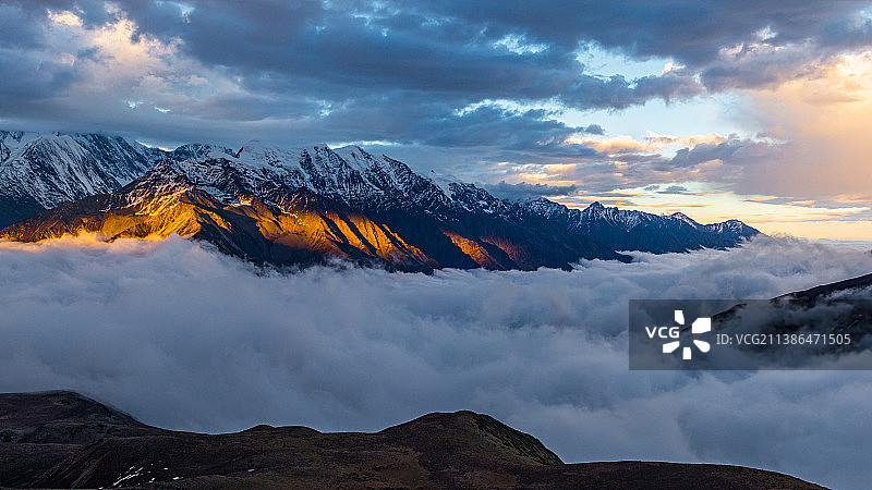 四川康定子梅垭口近观贡嘎雪山-14图片素材