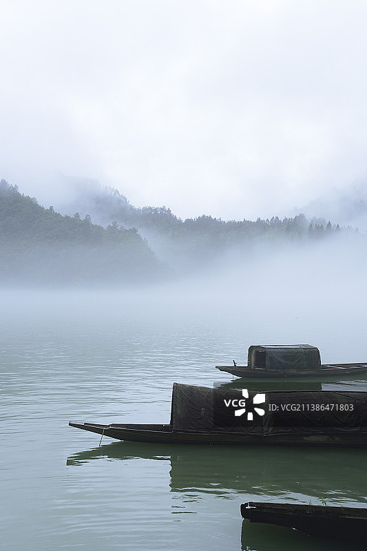河湾山寨的渔船图片素材