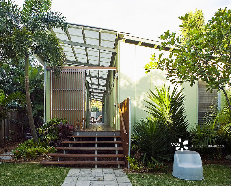 海滨别墅玻璃屋顶走廊景观图片素材