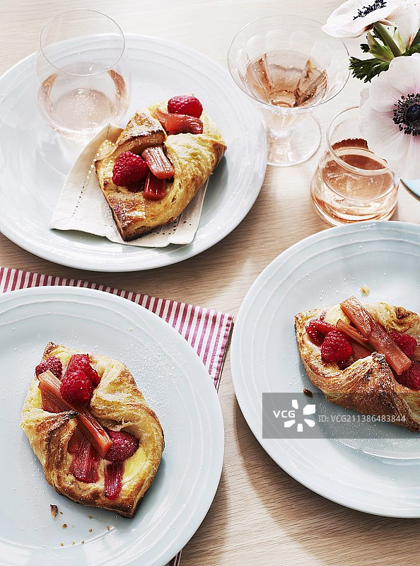 大黄覆盆子糕点图片素材