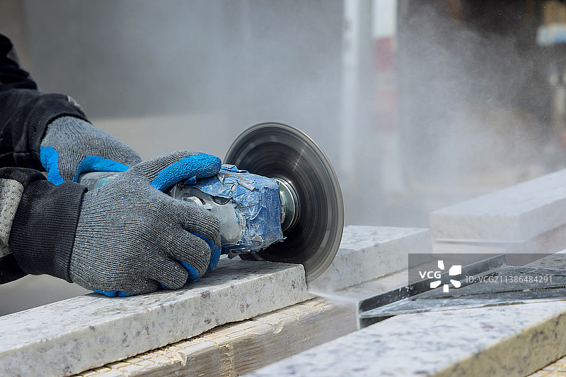 建筑工地工业工具切割花岗岩板图片素材