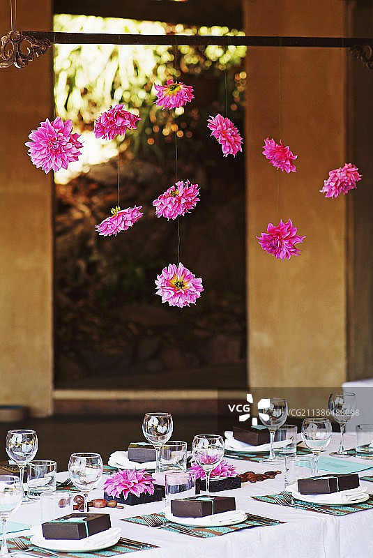 婚礼餐桌布置图片素材