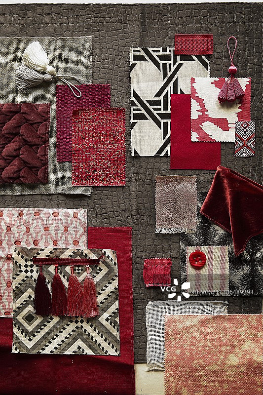 红色和灰色调的面料情绪板图片素材