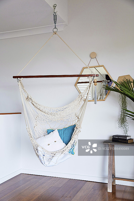 镜子前的吊床图片素材