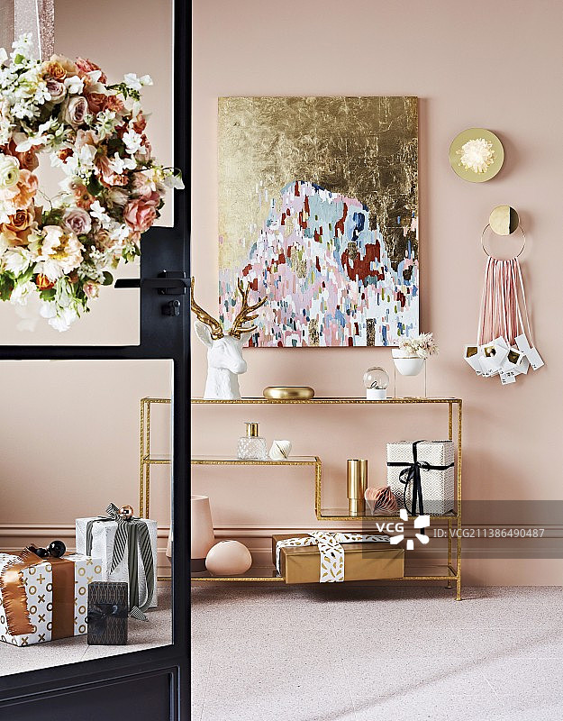 具有女性优雅的圣诞装饰房间图片素材