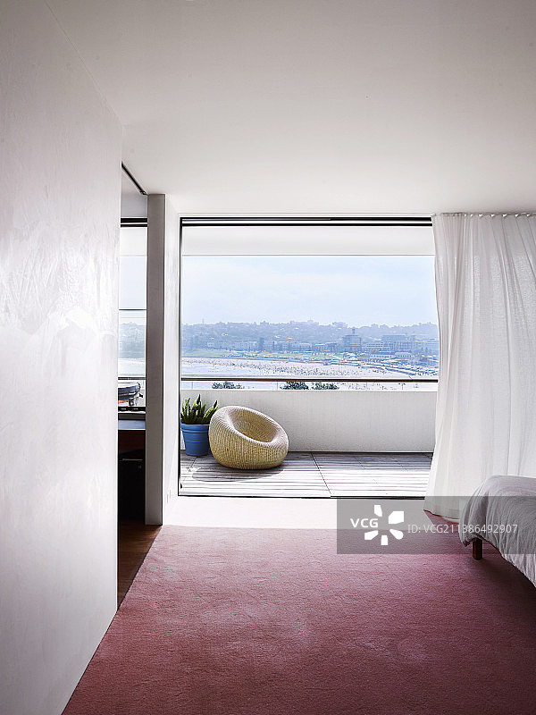 配有露台和海景的卧室图片素材