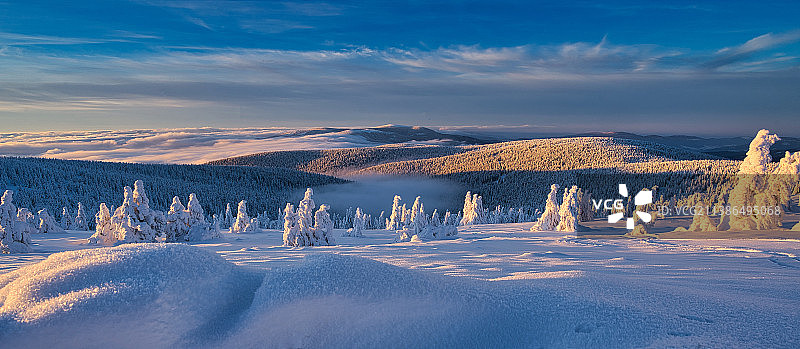 捷克耶塞尼基雪景全景图片素材