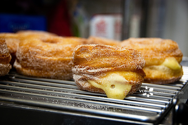 烧烤架上的肉类特写，美国弗吉尼亚州列克星敦图片素材