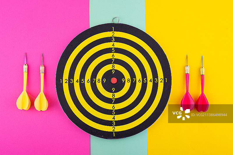 飞镖和箭头的目标与目标概念图片素材