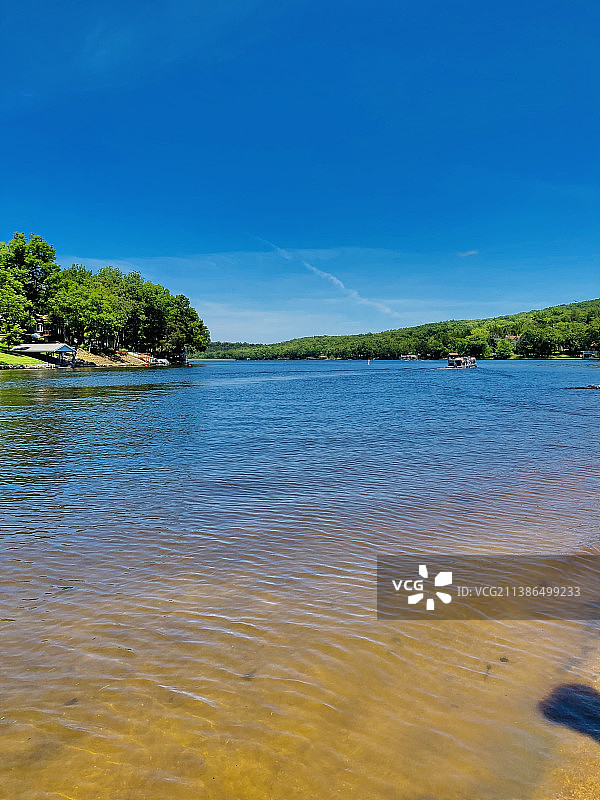 密苏里州杰斐逊市的湖泊风光图片素材