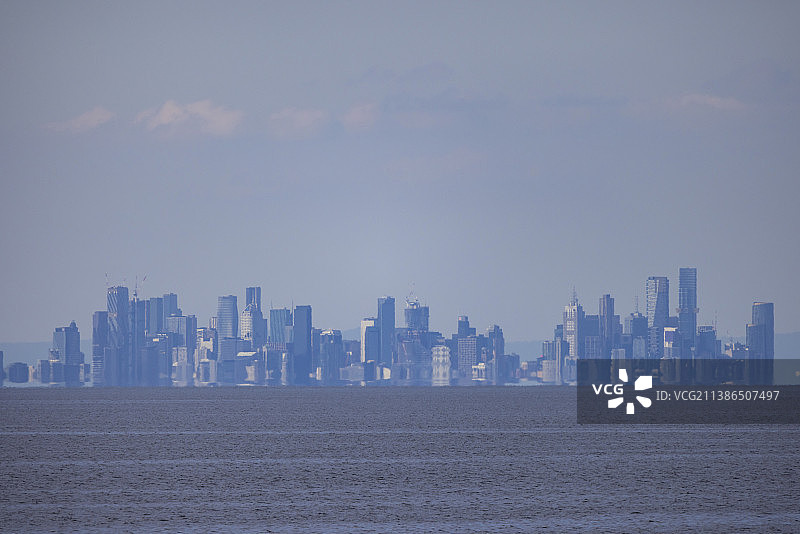 热浪中波光粼粼的墨尔本城市风光图片素材