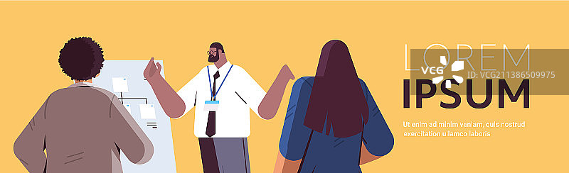 展示信息图表的商务人士图片素材