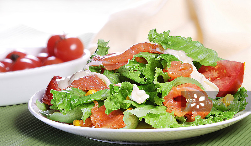 三文鱼沙拉图片素材