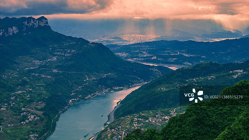 长江三峡西陵峡风光——金刚山上瞰三峡图片素材