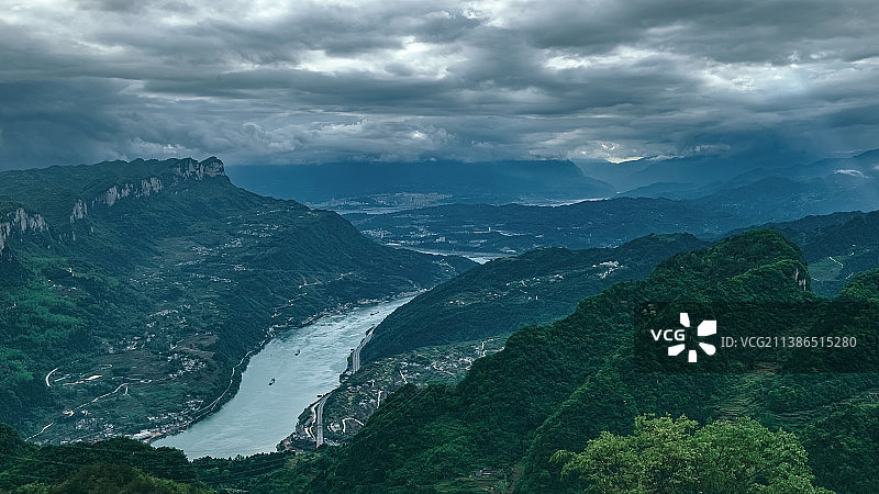 长江三峡西陵峡风光——金刚山上瞰三峡图片素材