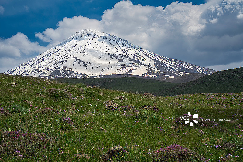 伊朗德黑兰省德黑兰雪山风光图片素材