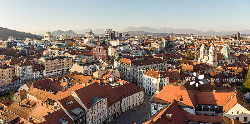 斯洛文尼亚首都卢布尔雅那日落全景图片素材