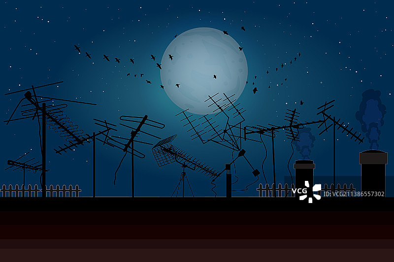 满月夜空和带有天线的屋顶图片素材