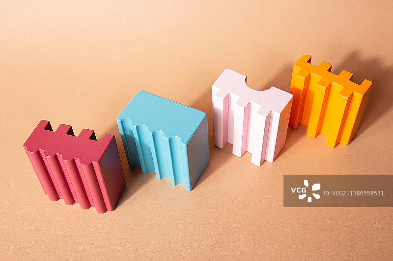 鲜艳多彩的几何形状产品展示台图片素材