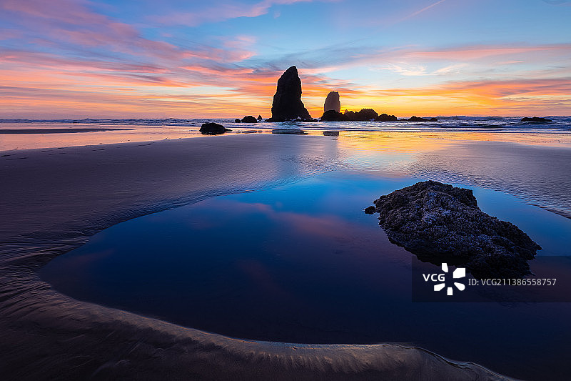 美国俄勒冈州坎农海滩日落海景图片素材