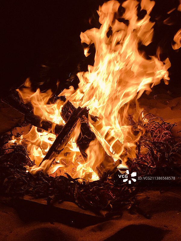 摩洛哥西迪伊夫尼夜晚篝火特写图片素材