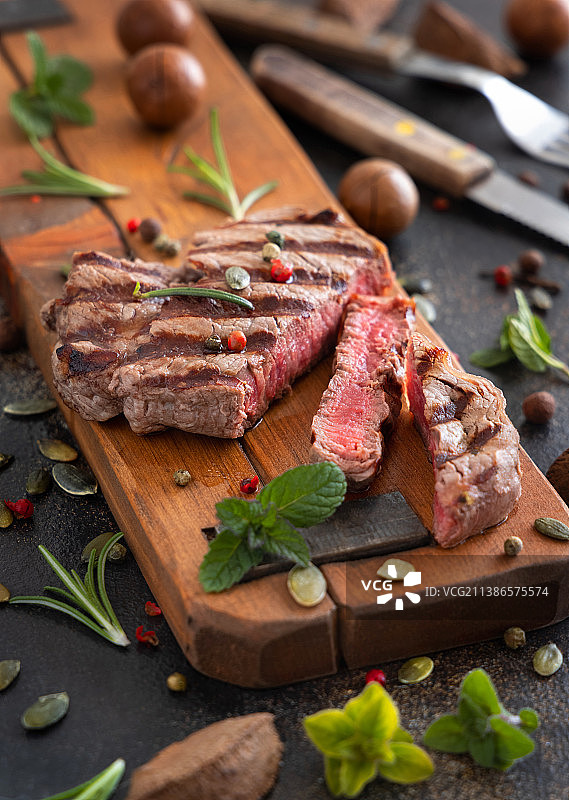 香草香料烤牛柳图片素材