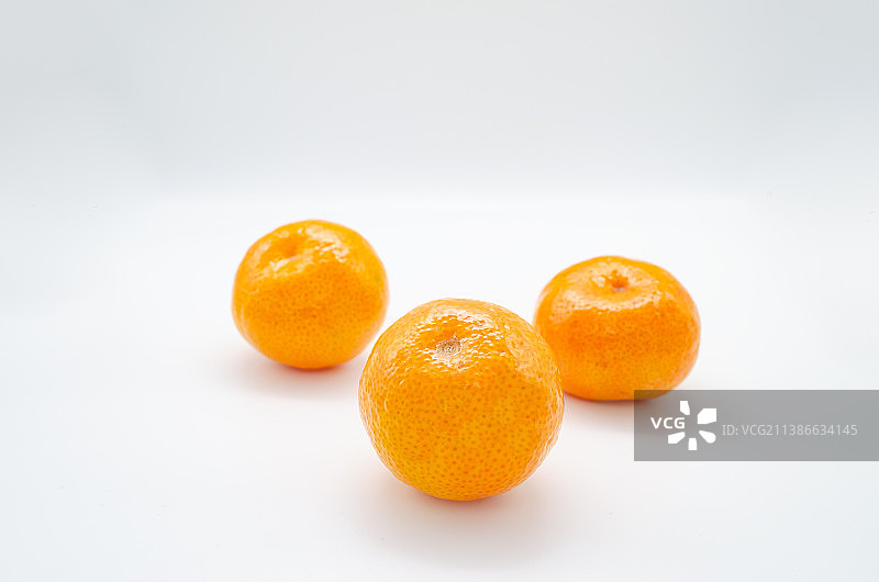 中国野生植物影棚拍摄拍摄主题，一个橘黄色的桔子水果，室内无人图像摄影图片素材