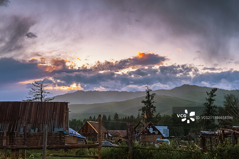 雨后白哈巴村图片素材